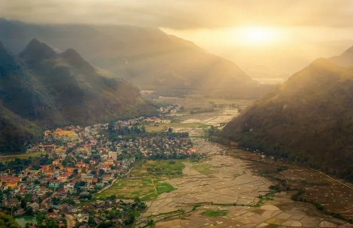 Ruộng Mai Châu soi bóng mây trời mùa đổ ải Ruộng Mai Châu soi bóng mây trời mùa đổ ải