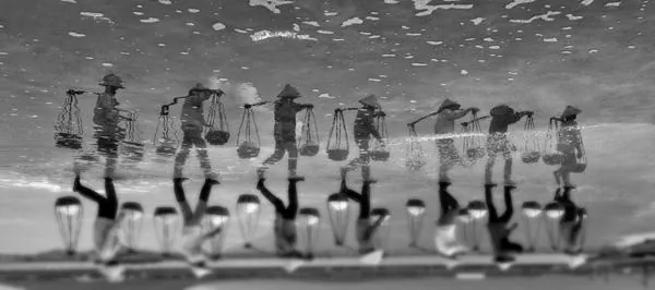 Ruộng muối Hòn Khói đẹp lạ dưới ống kính du khách