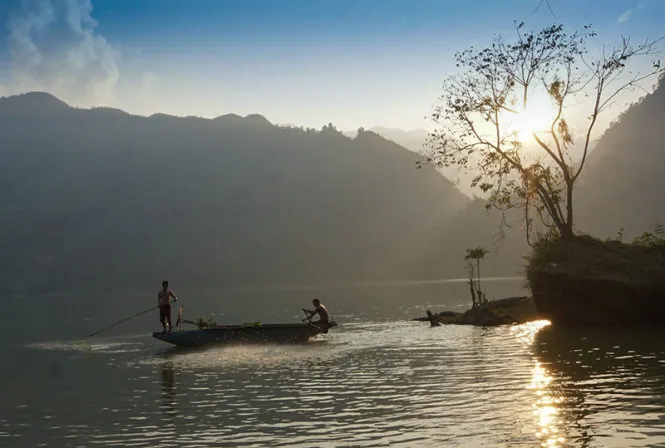 Sững sờ hồ Lá Luộc mùa thu như tranh thủy mặc Sững sờ hồ Lá Luộc mùa này như tranh thủy mặc
