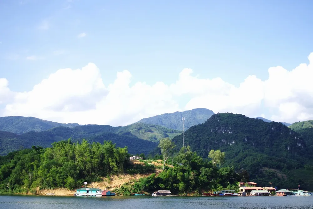 Thiên nhiên tươi đẹp trên các nẻo đường Tây Bắc