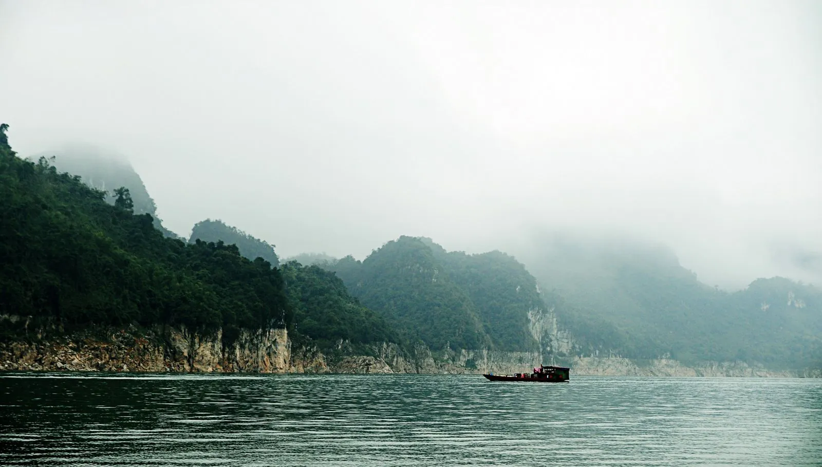 Thung Nai - Vịnh Hạ Long ở trên cao Thung Nai Vịnh Hạ Long ở trên cao