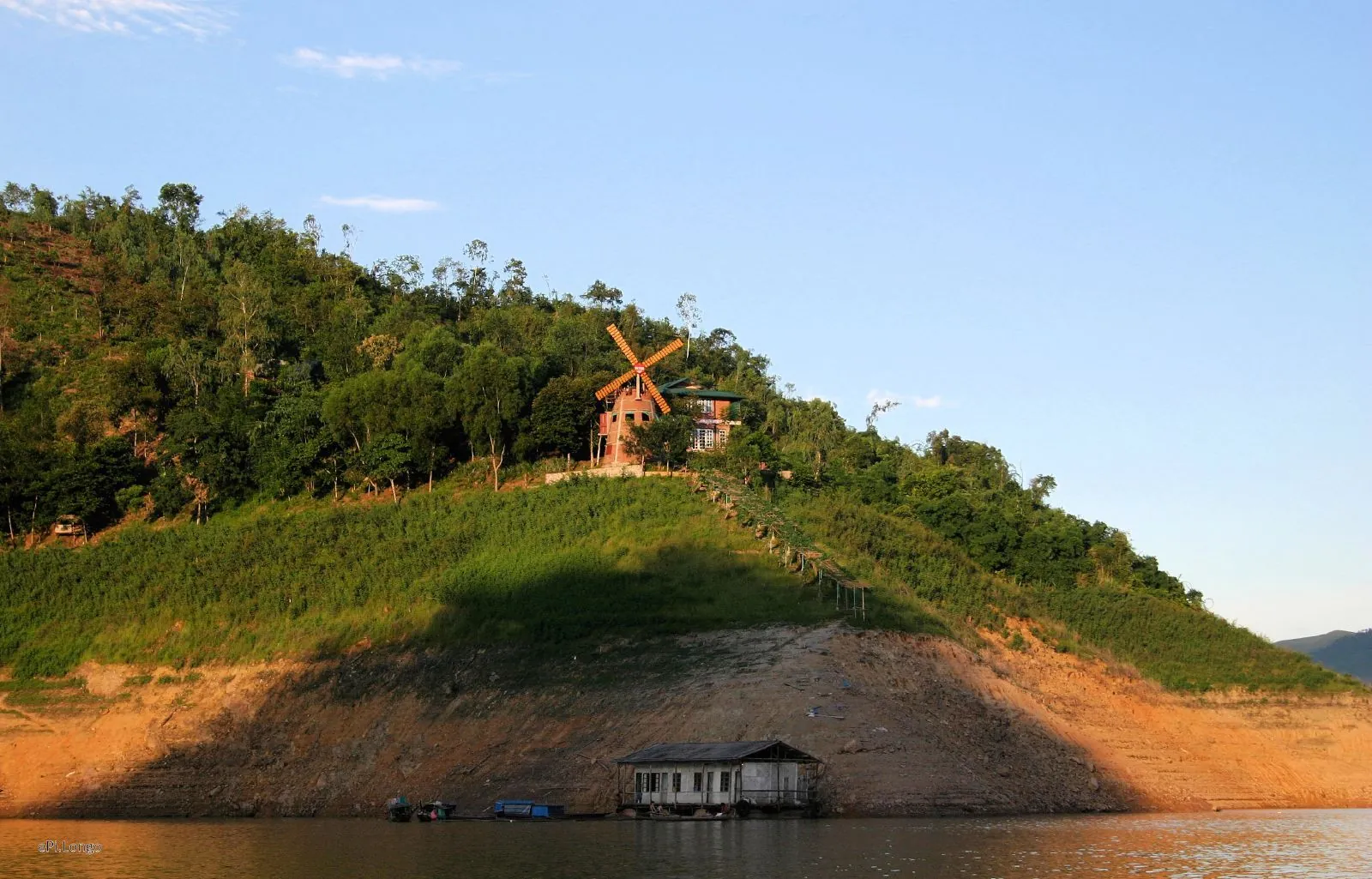 Thung Nai Vịnh Hạ Long ở trên cao