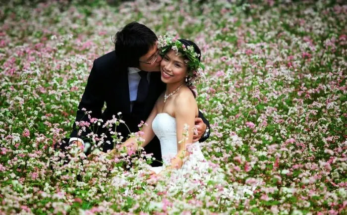 Về Hà Giang chụp ảnh cưới ngọt ngào cùng hoa tam giác mạch