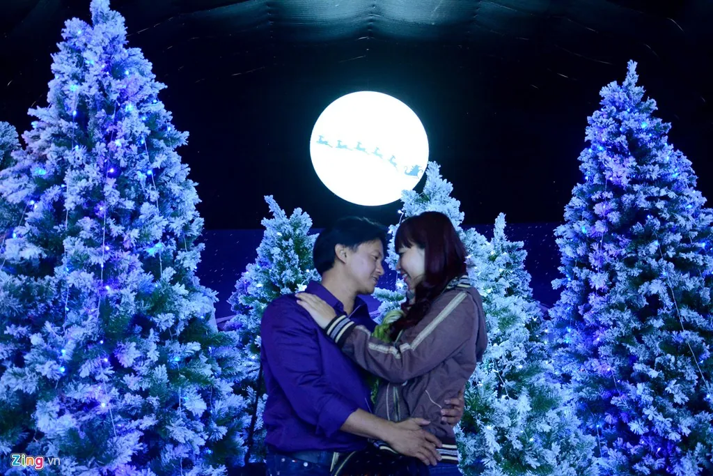 Mặc áo rét dạo chơi ngôi làng tuyết ở Sài Gòn Mặc áo rét dạo chơi ngôi làng tuyết ở Sài Gòn