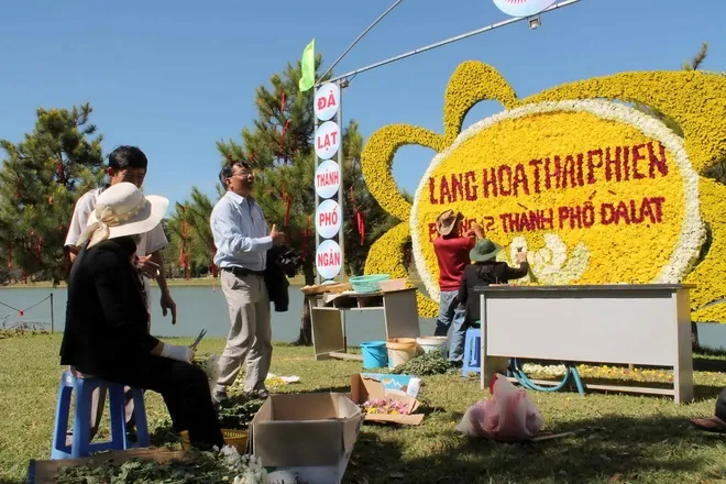 Đà Lạt hoa tràn xuống phố chờ khai hội Đà Lạt hoa tràn xuống phố chờ khai hội