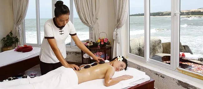 Độc đáo hồ bơi nổi trên bờ biển chỉ cách Sài Gòn 200Km