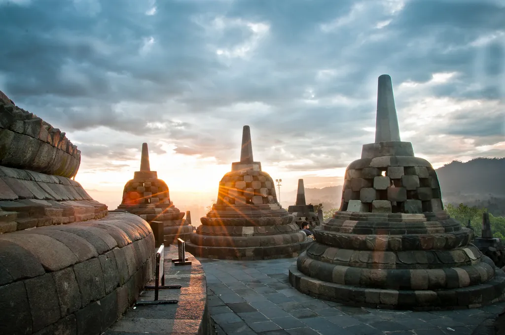 Du lịch Indonesia khám phá vẻ đẹp độc đáo của ngôi đền Borobudur