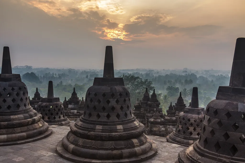 Du lịch Indonesia khám phá vẻ đẹp độc đáo của ngôi đền Borobudur