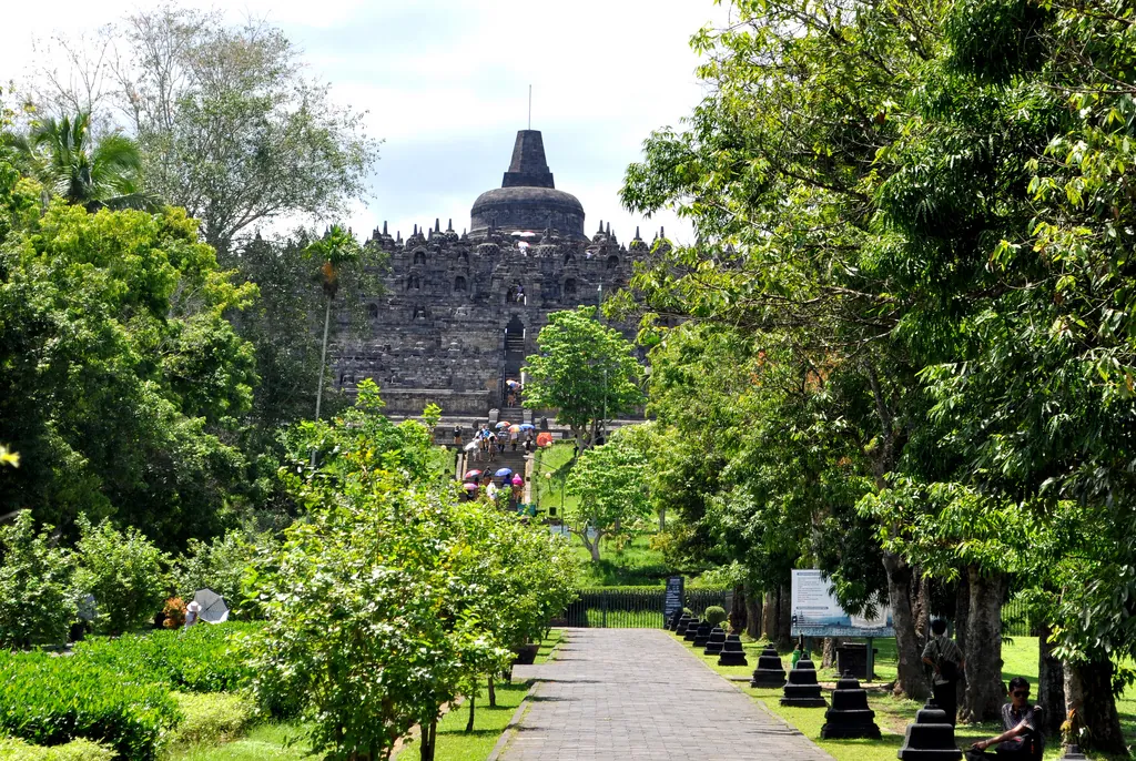 Du lịch Indonesia khám phá vẻ đẹp độc đáo của ngôi đền Borobudur
