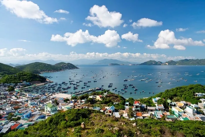Chùa Ốc là ngôi chùa đặc biệt ở Cam Ranh - Ảnh: sưu tầm   Xem thêm: Các khách sạn giá rẻ tại Cam Ranh   Chùa Ốc được xây dựng bằng san hô và vỏ ốc Chùa được xây dựng bằng san hô và vỏ ốc - Ảnh: sưu tầm