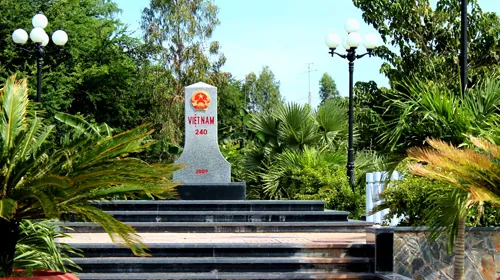 Những cột mốc đặc biệt trên biên giới đất liền Những cột mốc đặc biệt trên biên giới đất liền