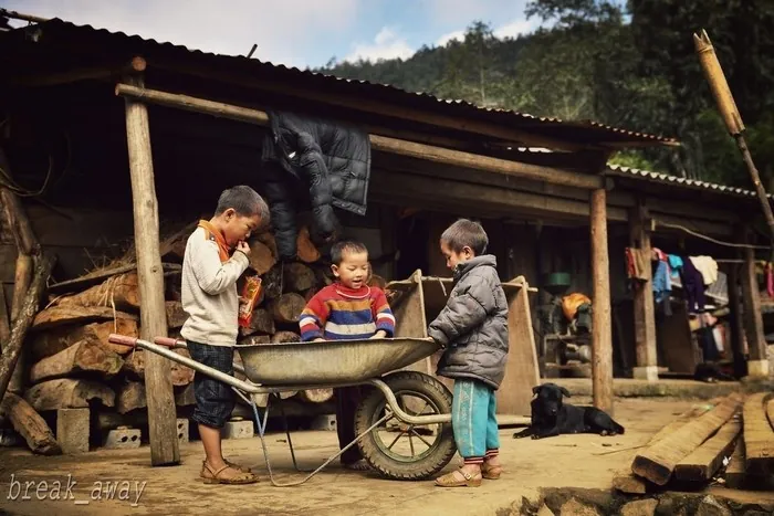 Nước đổ và em thơ, ngẩn ngơ dạ khúc tháng 5 ở SaPa