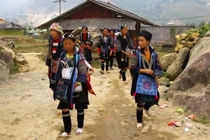 Nước đổ và em thơ, ngẩn ngơ dạ khúc tháng 5 ở SaPa