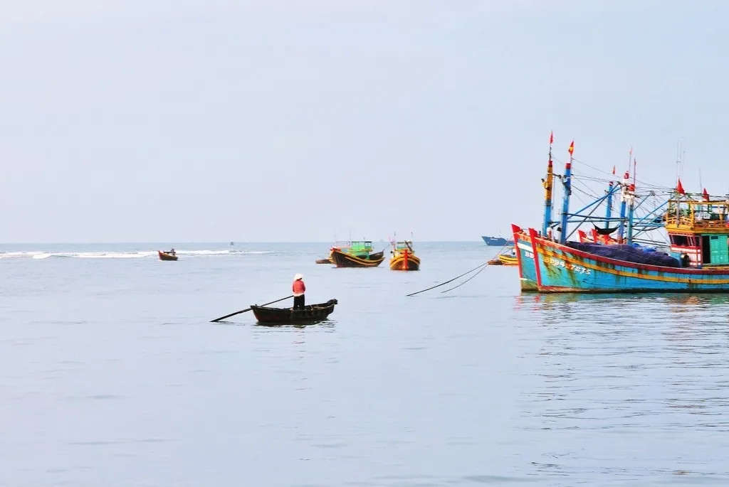 Tạm xa lánh phố thị để tìm về Phú Quý hoang sơ