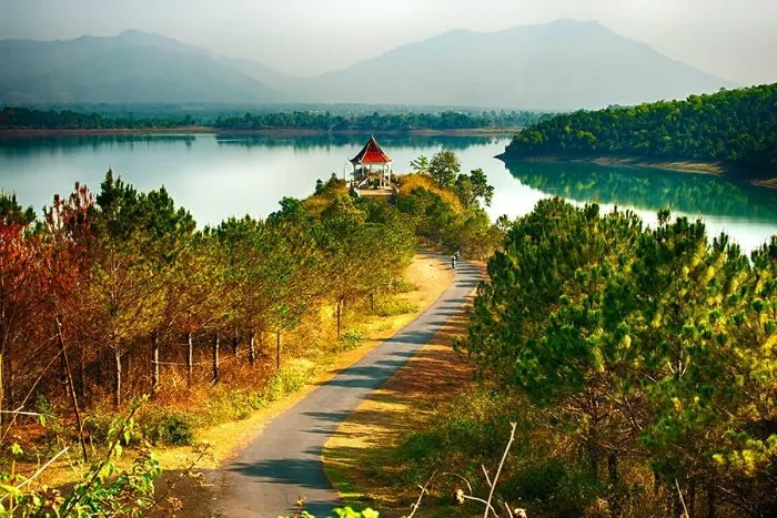 Tiên cảnh trên những hồ nước đẹp nổi tiếng ở Việt Nam Tiên cảnh trên những hồ nước đẹp nổi tiếng ở Việt Nam