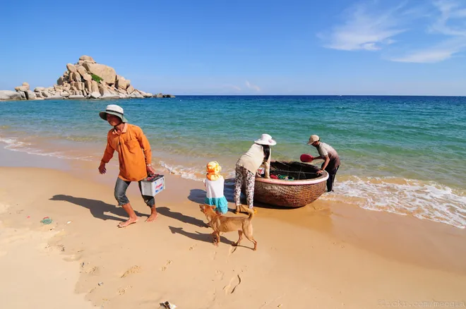 Vẻ đẹp hoang sơ ở hải đăng Mũi Dinh Vẻ đẹp hoang sơ ở hải đăng Mũi Dinh