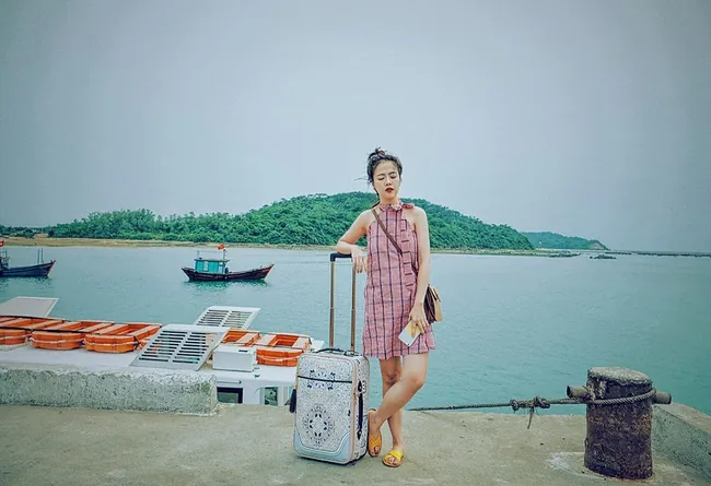 Chuyến du lịch Cô Tô 5 sao siêu hot của cô nàng 9X ở đẹp ăn món ngon và chụp ảnh ảo