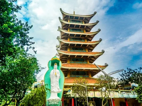 Du lịch Sài Gòn dịp Tết cùng đi thăm những ngôi chùa nổi tiếng