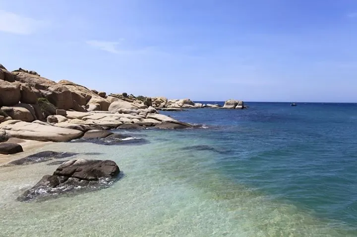 Khám phá vương quốc đá Cù Lao Câu hoang sơ