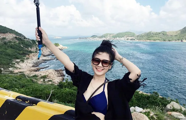 Review vẻ đẹp thiên đường biển đảo Bình Hưng của 2 cô gái trẻ