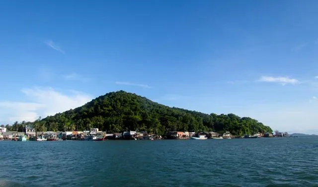 Lội biển ở tiểu Hạ Long phương Nam