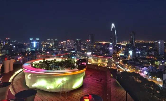 Những nhà hàng có view ngắm pháo hoa đẹp nhất Sài Gòn