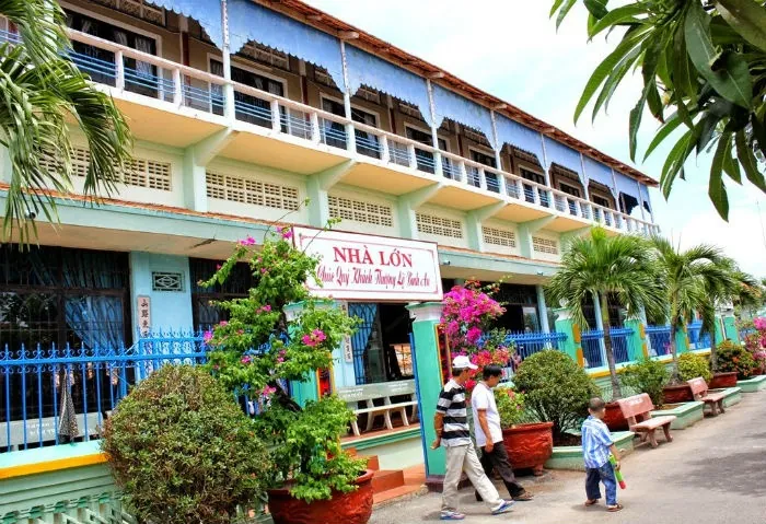 Tham quan Nhà Lớn – đền Ông Trần ở đảo Long Sơn