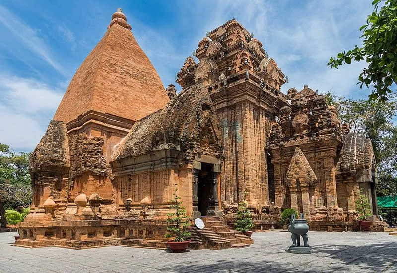 Tháp bà Ponagar – Những bí ẩn về dấu tích một nền văn minh cổ