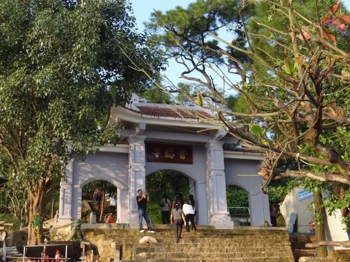 Trẩy hội khai xuân ở chùa Hương Tích – Hà Tĩnh