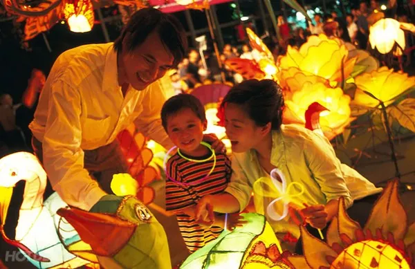 Vi vu Hồ Chí Minh đêm hội trăng rằm