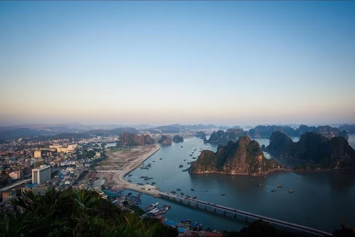 Viên ngọc quý Hạ Long có gì khiến bao người say đắm?