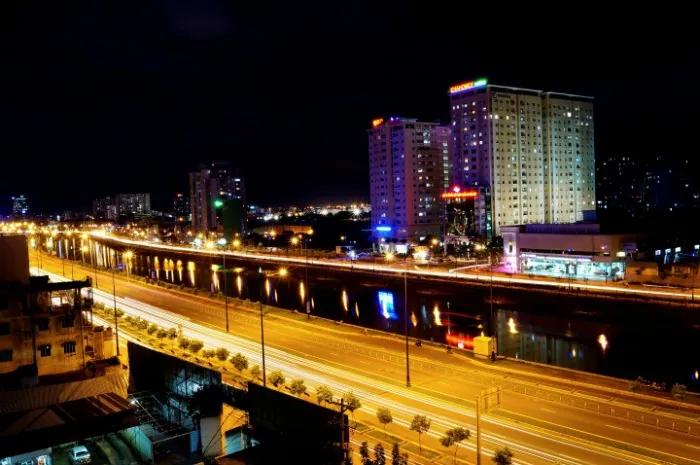 10 địa điểm vui chơi về đêm cho giới trẻ Sài Thành - Kỳ 2 Đại lộ Đông Tây 1