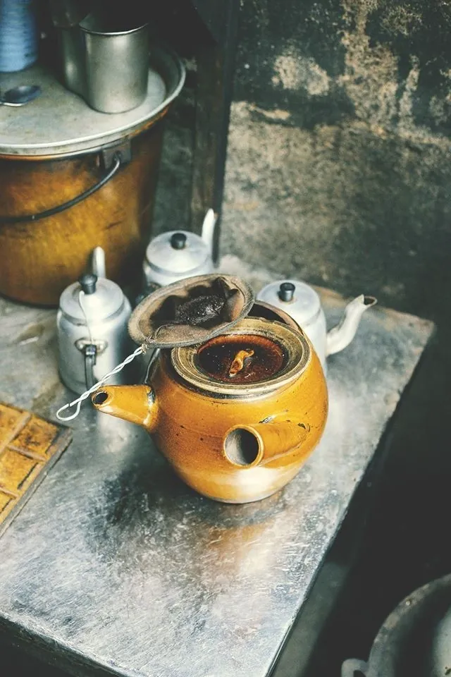 4 biến tấu ly cà phê Sài Gòn khiến bạn say mê Thay vì pha bằng phin pha bằng vợt sẽ giúp cà phê có hương vị đặc biệt