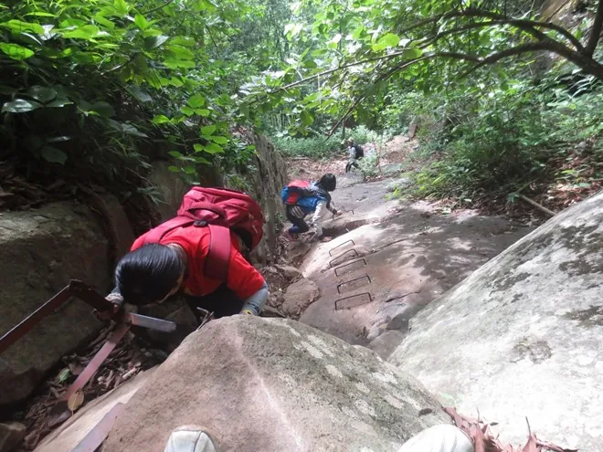 Chinh phục đỉnh núi Bà Đen Chinh phục đỉnh núi Bà Đen