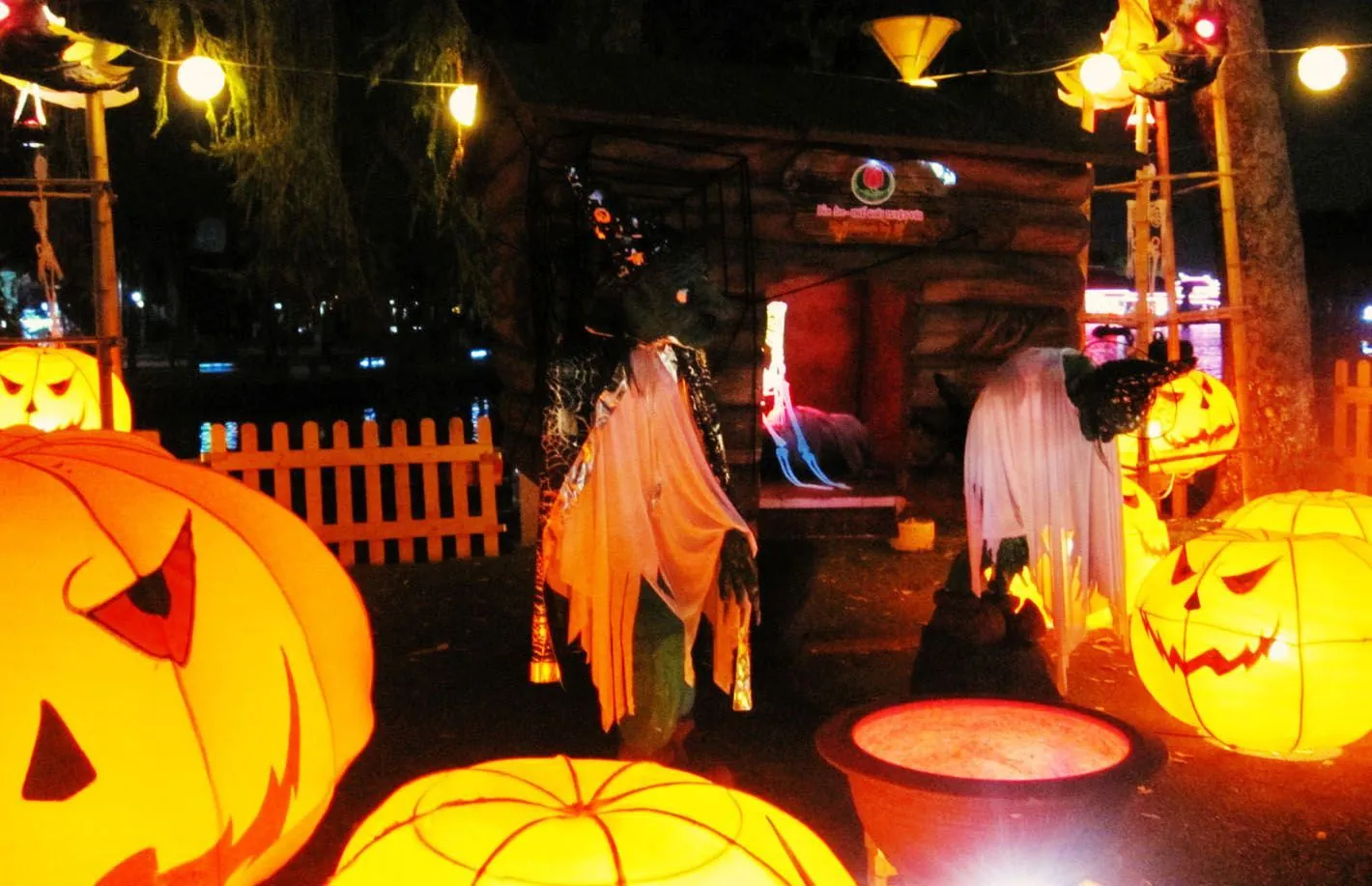 A - Z ăn chơi Halloween tại Sài Gòn - Phần 2 A Z ăn chơi Halloween tại Sài Gòn Phần 2