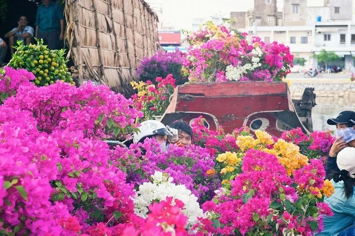 Bến Bình Đông tưng bừng chợ hoa những ngày giáp Tết