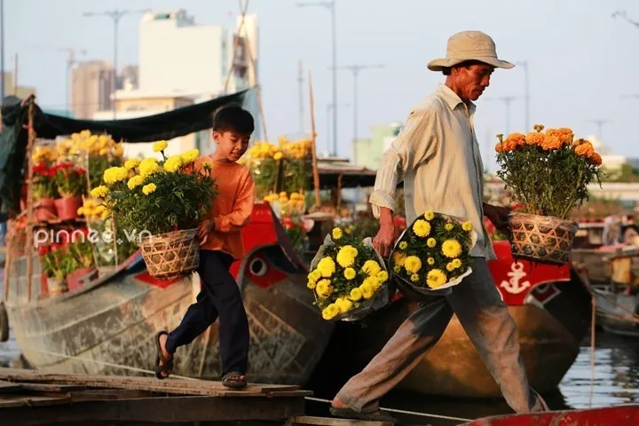 Bến Bình Đông tưng bừng chợ hoa những ngày giáp Tết