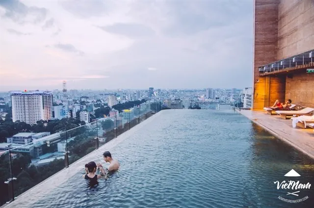 Rooftop Pool Bar - Hotel Des Arts Saigon 1