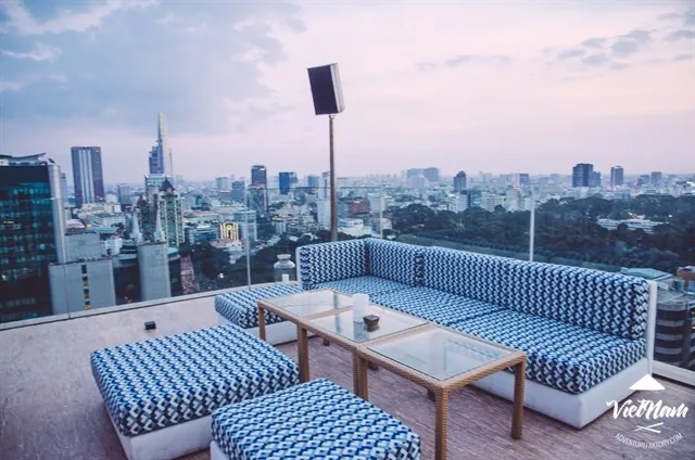 Choáng ngợp với quán bar hồ bơi đẹp nhất Sài Gòn Rooftop Pool Bar - Hotel Des Arts Saigon 11
