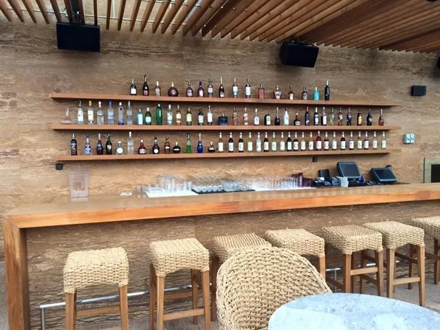 Choáng ngợp với quán bar hồ bơi đẹp nhất Sài Gòn Rooftop Pool Bar - Hotel Des Arts Saigon 8