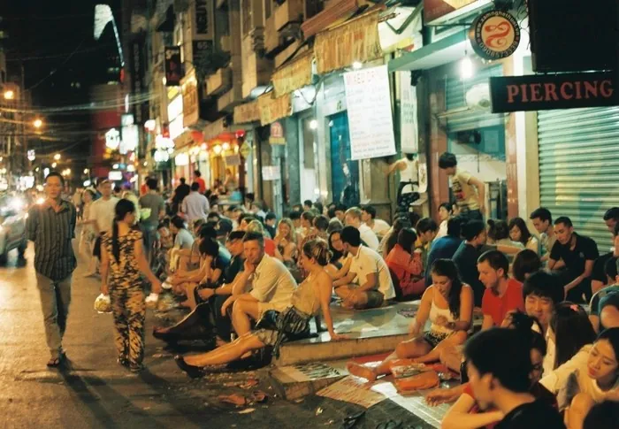 Chu du Sài Gòn một đêm không ngủ Trò chuyện thân thiết không phân biệt Tây hay Ta