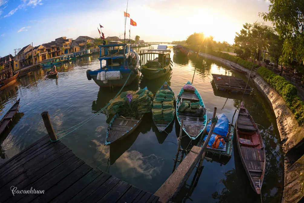 Dòng sông Hoài bình yên giữa phố cổ Hội An