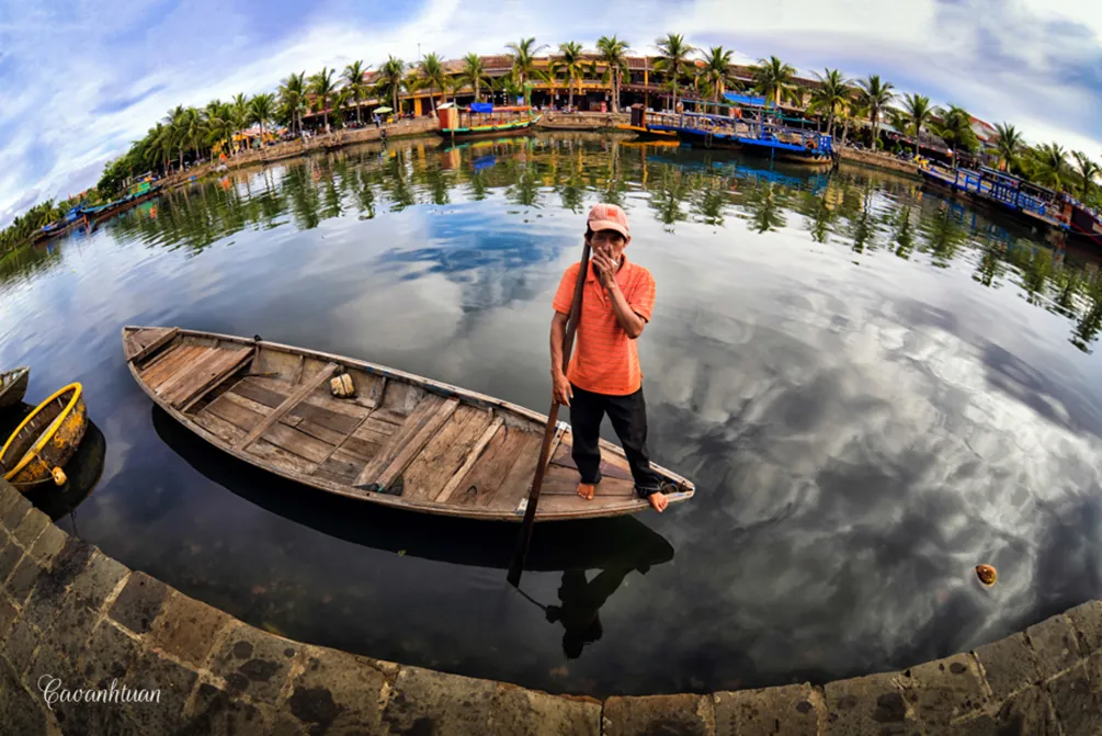 Dòng sông Hoài bình yên giữa phố cổ Hội An
