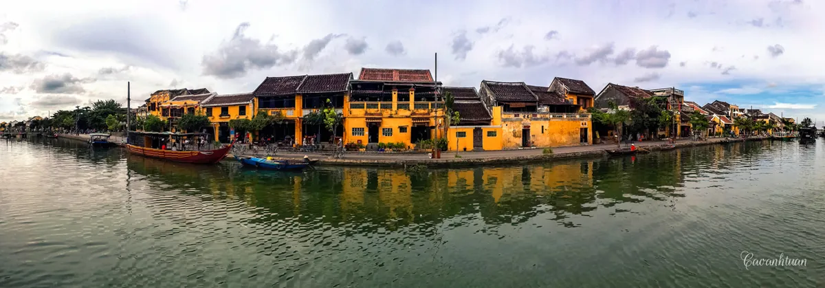 Dòng sông Hoài bình yên giữa phố cổ Hội An