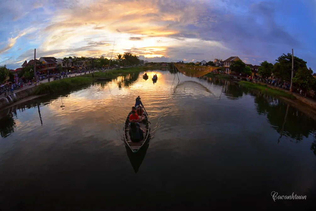 Dòng sông Hoài bình yên giữa phố cổ Hội An