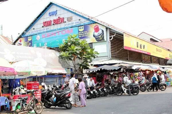Du hí đến 5 khu chợ tấp nập nhất Sài thành