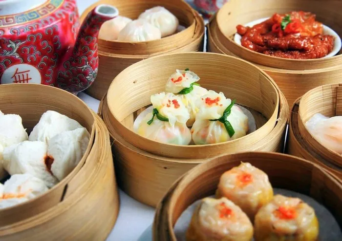 Du hí đến 5 khu chợ tấp nập nhất Sài thành