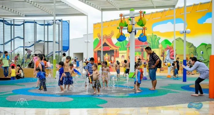 Hoặc vui chơi với con,em mình tại Skypark