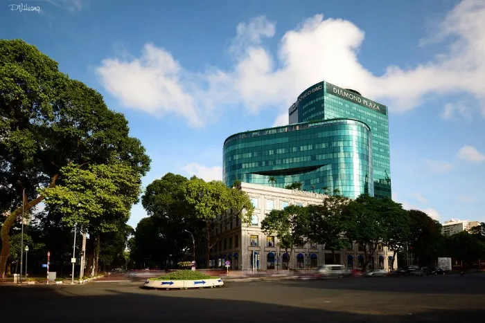Nếu đi xe buýt số 18, hãy dừng tại trạm Lê Duẫn - Diamond Plaza