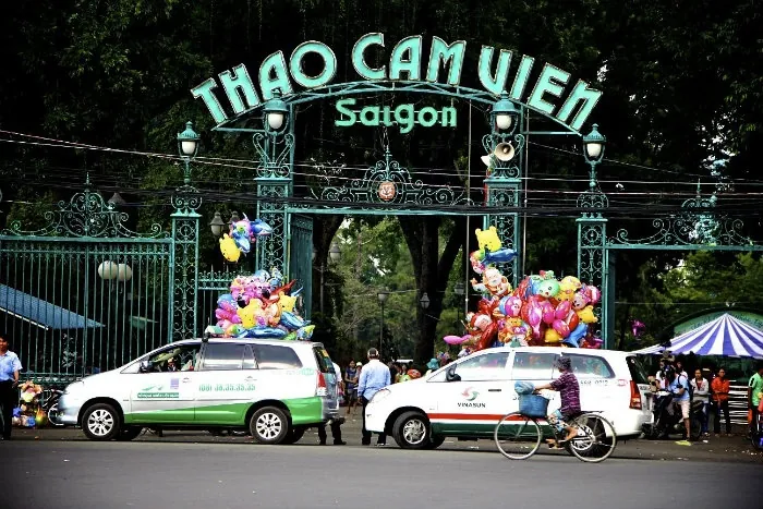 Bạn cũng có thể lựa chọn đi Thảo Cẩm Viên Sài Gòn